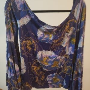 WE THE FREE GORGEOUS TOP WITH BEAUTIFUL FLOWING SLEEVES SIZE MEDIUM